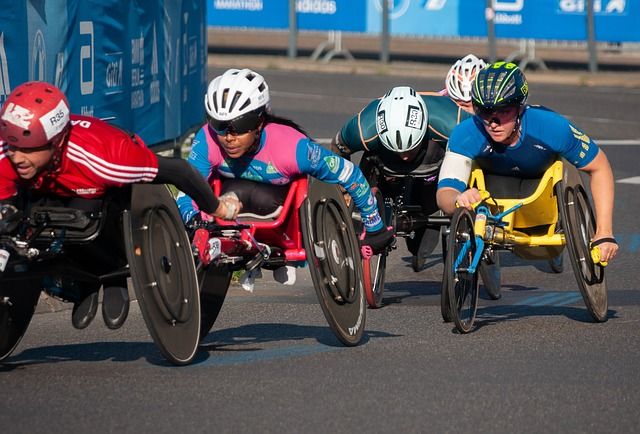 corsa sedia a rotelle - wheelchair-racing-6660177_640.jpg